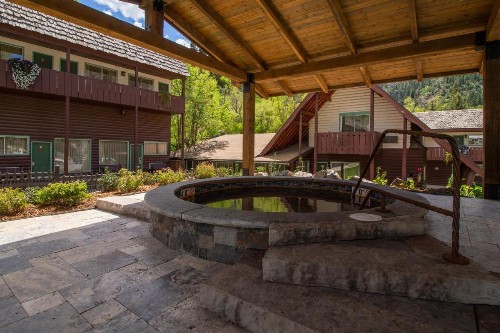 Twin Peaks Lodge & Hot Springs - image 26