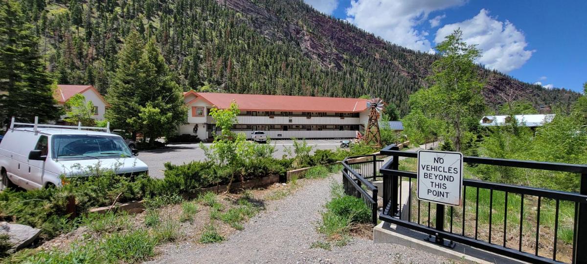 Hot Springs Inn - image 2