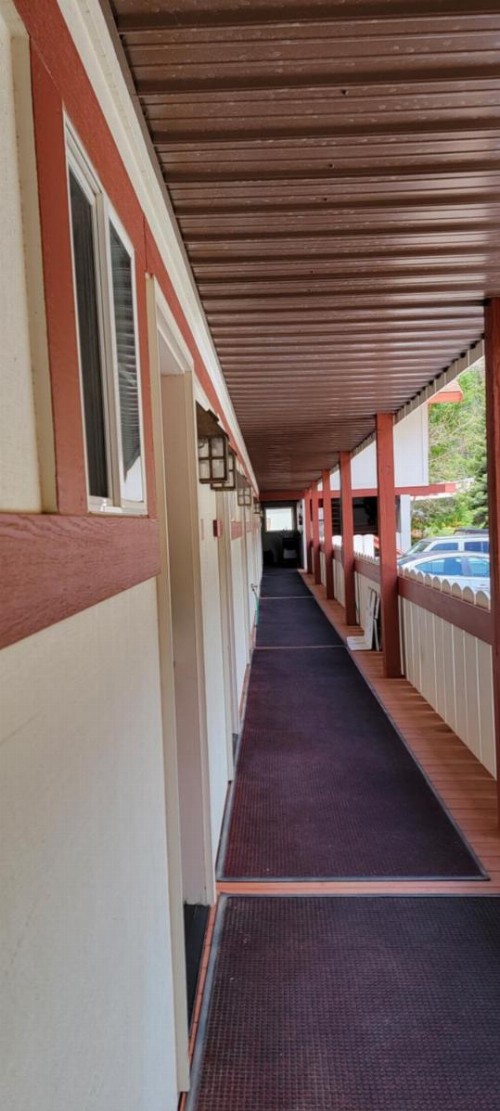 Hot Springs Inn - image 21