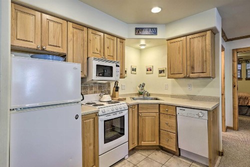 Inviting Ouray Getaway 1 Block from Main Street! - image 8