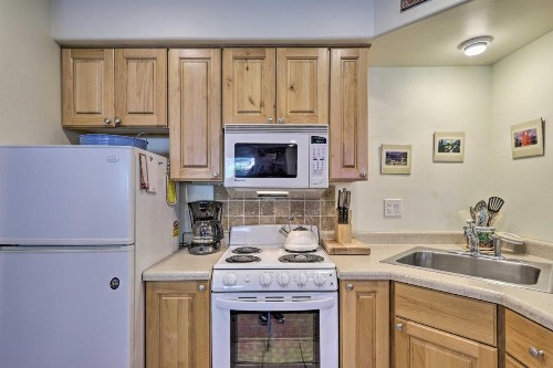 Inviting Ouray Getaway 1 Block from Main Street! - image 9