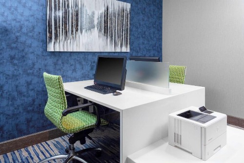 Hampton Inn & Suites Overland Park South - image 11