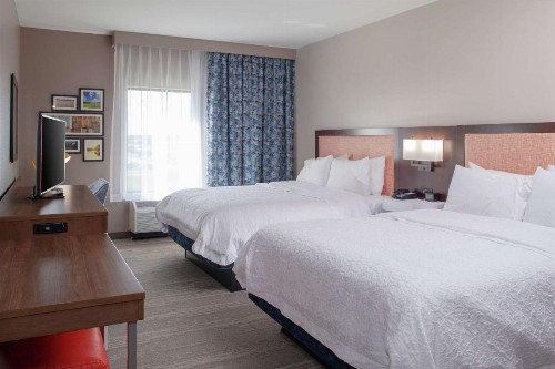 Hampton Inn & Suites Overland Park South - image 13