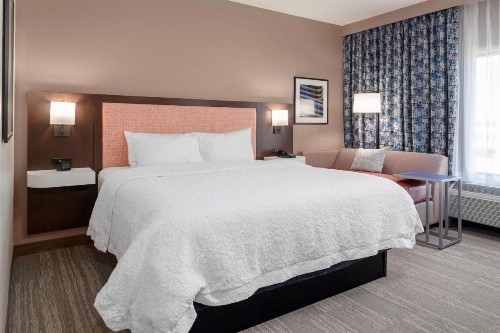 Hampton Inn & Suites Overland Park South - image 2