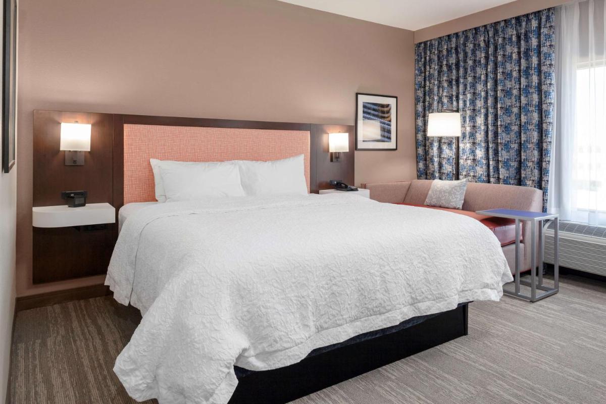 Hampton Inn & Suites Overland Park South - image 2