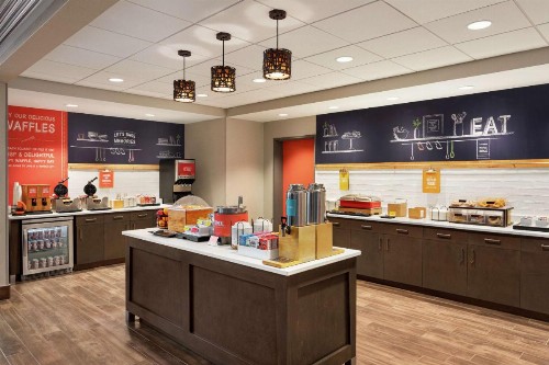 Hampton Inn & Suites Overland Park South - image 21