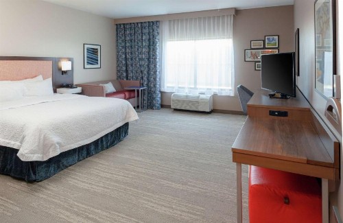 Hampton Inn & Suites Overland Park South - image 23