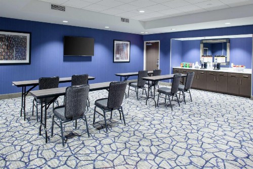 Hampton Inn & Suites Overland Park South - image 24