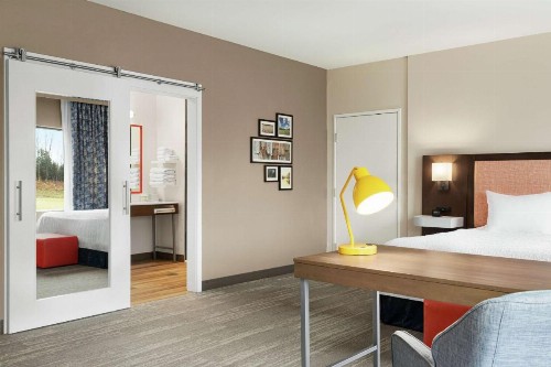 Hampton Inn & Suites Overland Park South - image 29