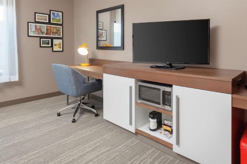 Hampton Inn & Suites Overland Park South - image 30