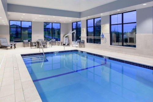 Hampton Inn & Suites Overland Park South - image 4