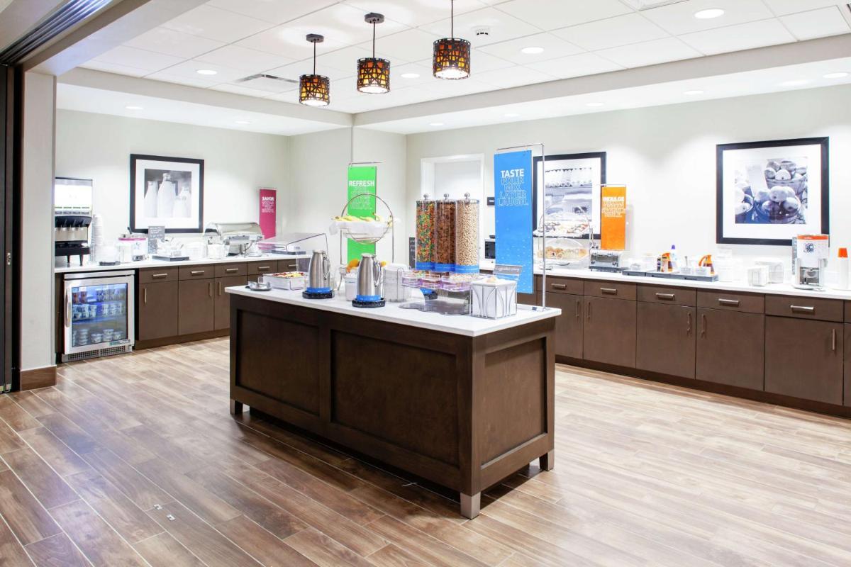 Hampton Inn & Suites Overland Park South - image 6