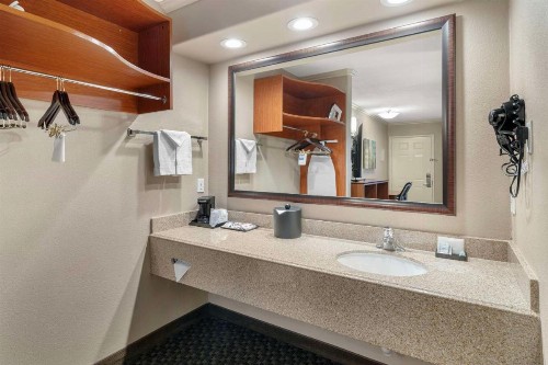 Best Western Oxnard Inn - image 12
