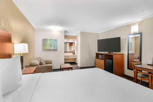 Best Western Oxnard Inn - image 14
