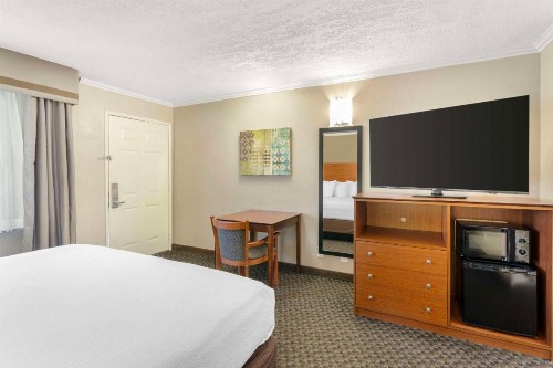 Best Western Oxnard Inn - image 18