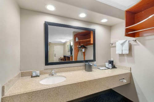 Best Western Oxnard Inn - image 35