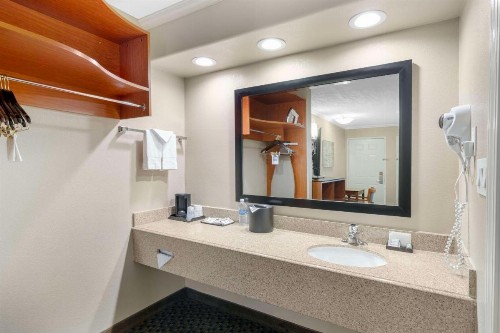 Best Western Oxnard Inn - image 36
