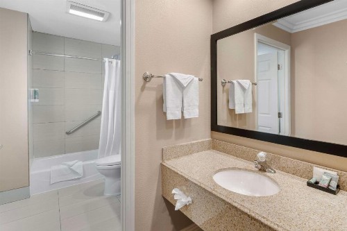 Best Western Oxnard Inn - image 38