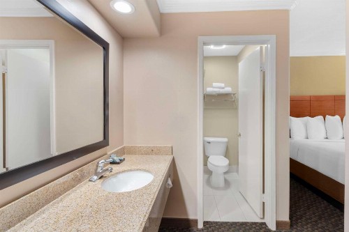 Best Western Oxnard Inn - image 40