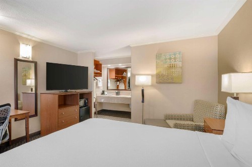 Best Western Oxnard Inn - image 43