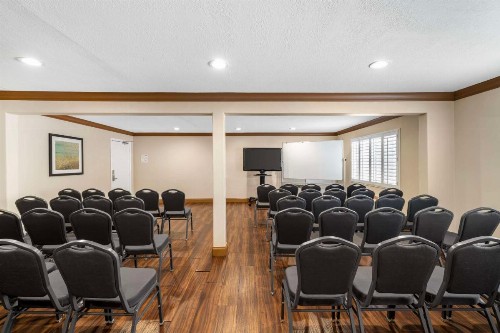 Best Western Oxnard Inn - image 44