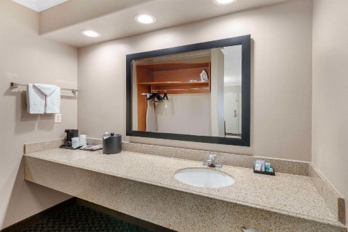 Best Western Oxnard Inn - image 49