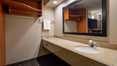 Best Western Oxnard Inn - image 6