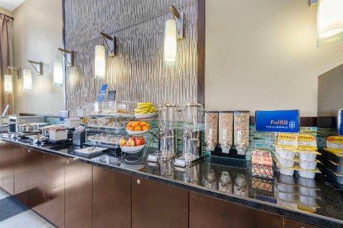 Best Western Oxnard Inn - image 7