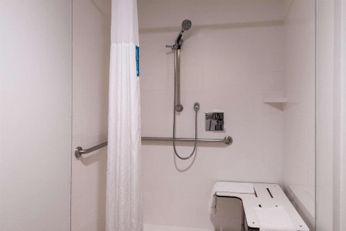 Hampton Inn Channel Islands Harbor - image 24