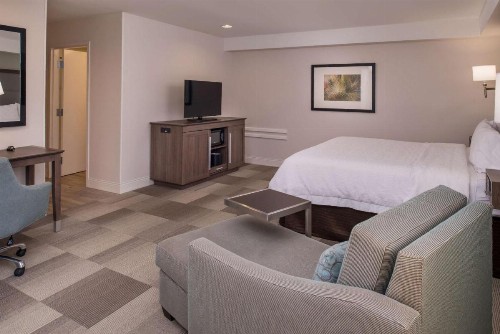 Hampton Inn Channel Islands Harbor - image 43