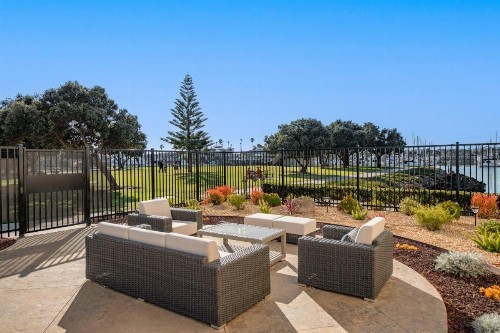 Hampton Inn Channel Islands Harbor - image 45