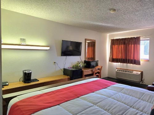 OYO Hotel Ozark MO Hwy 65 - image 5