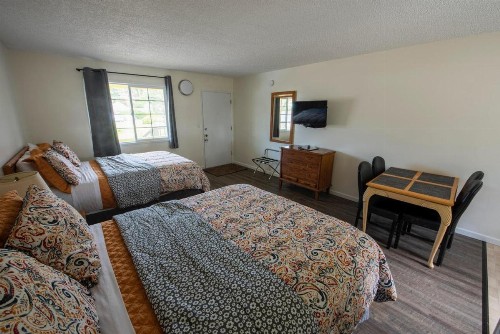 Pacific City Inn - image 10