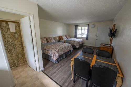 Pacific City Inn - image 11