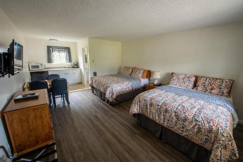 Pacific City Inn - image 12