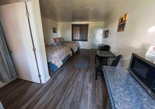 Pacific City Inn - image 14