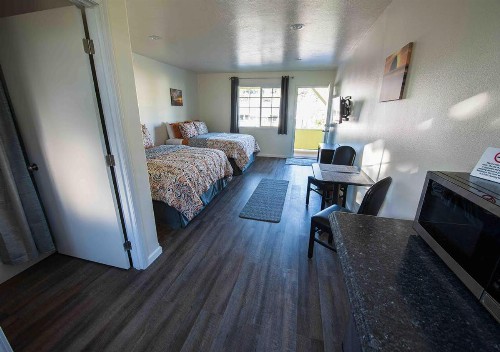 Pacific City Inn - image 16