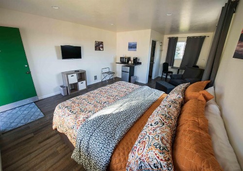 Pacific City Inn - image 17