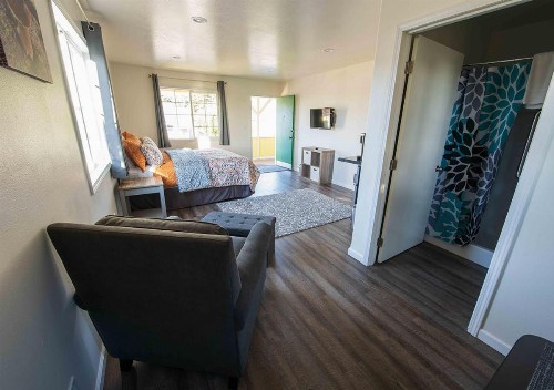 Pacific City Inn - image 18