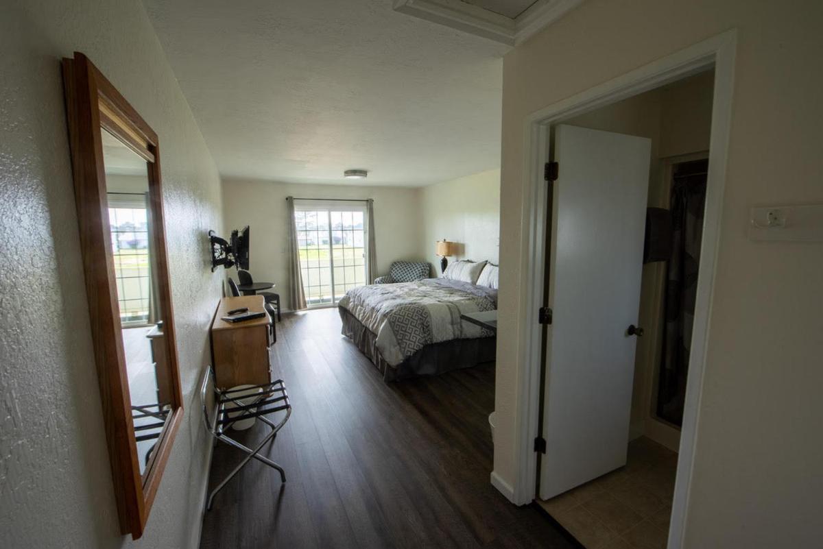 Pacific City Inn - image 5