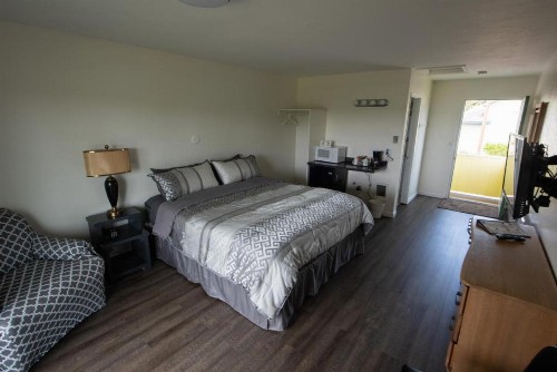 Pacific City Inn - image 6