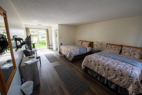 Pacific City Inn - image 9