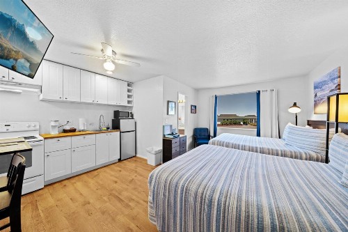 Surf & Sand Inn - image 18