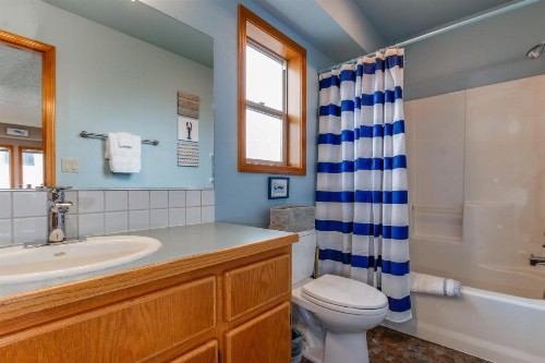 Two Views Vacation Home - image 4