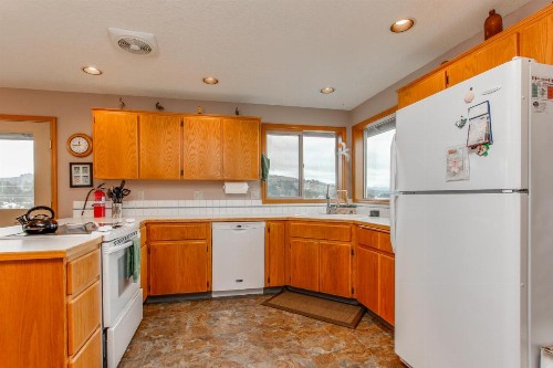 Two Views Vacation Home - image 5