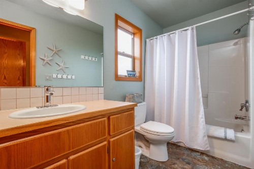Two Views Vacation Home - image 7