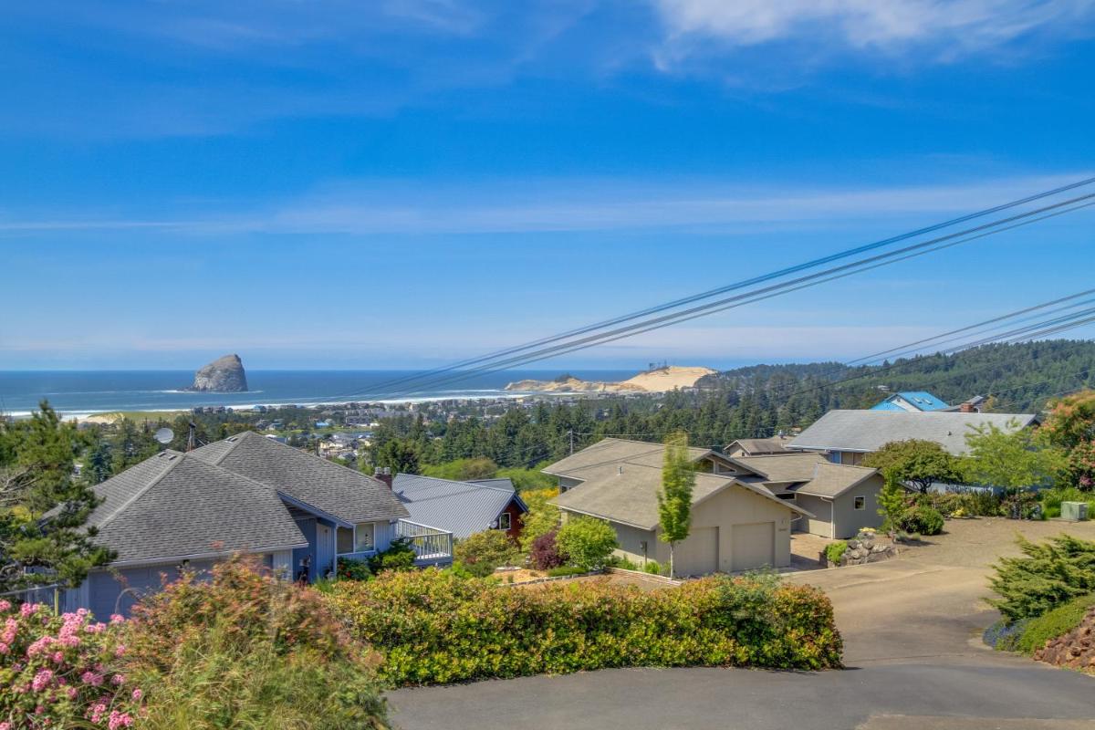 Carousel House in Pacific City - image 6