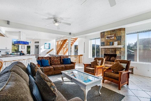 Pacific Suites - image 3