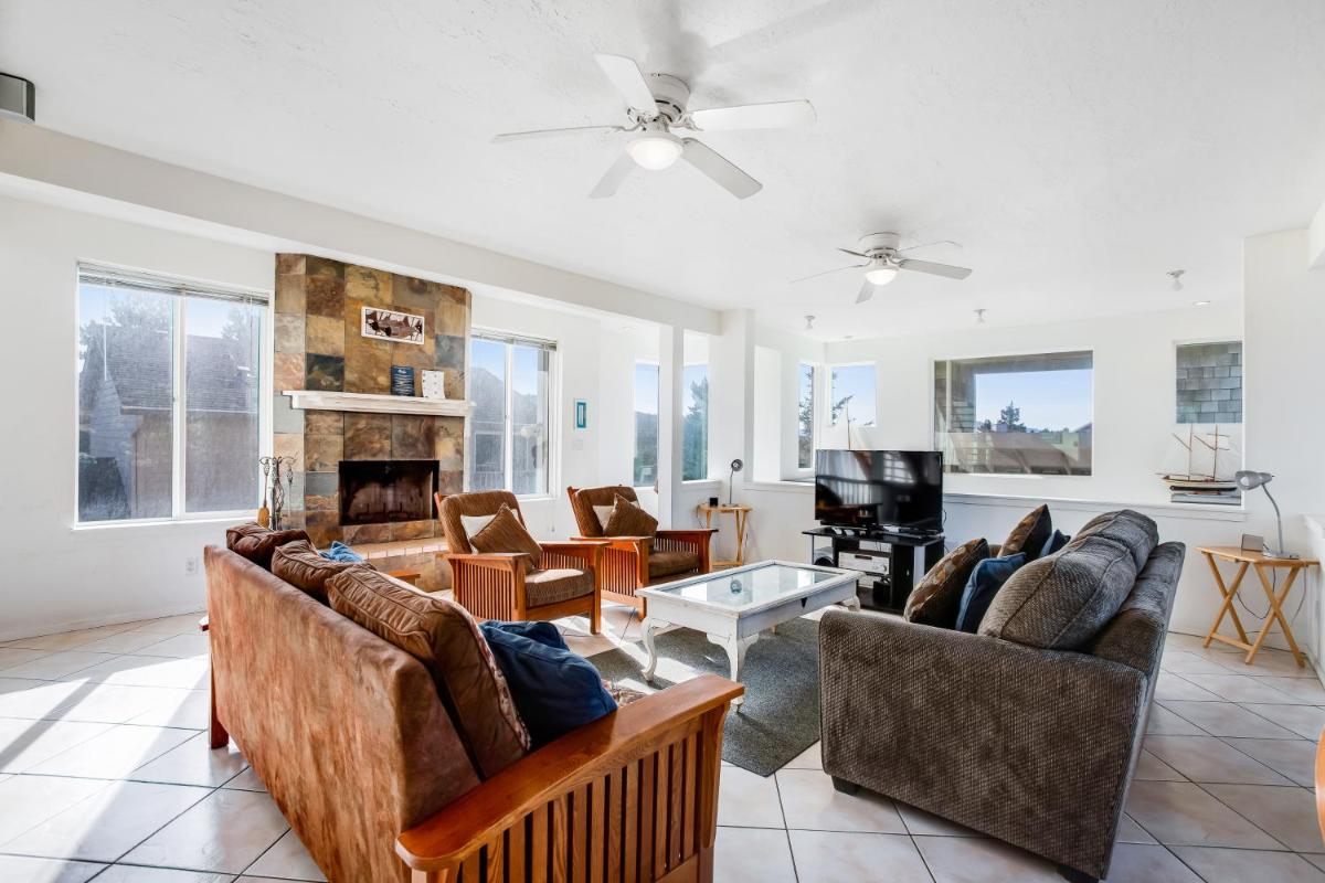 Pacific Suites - image 6