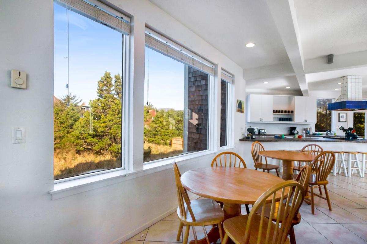 Pacific Suites - image 7